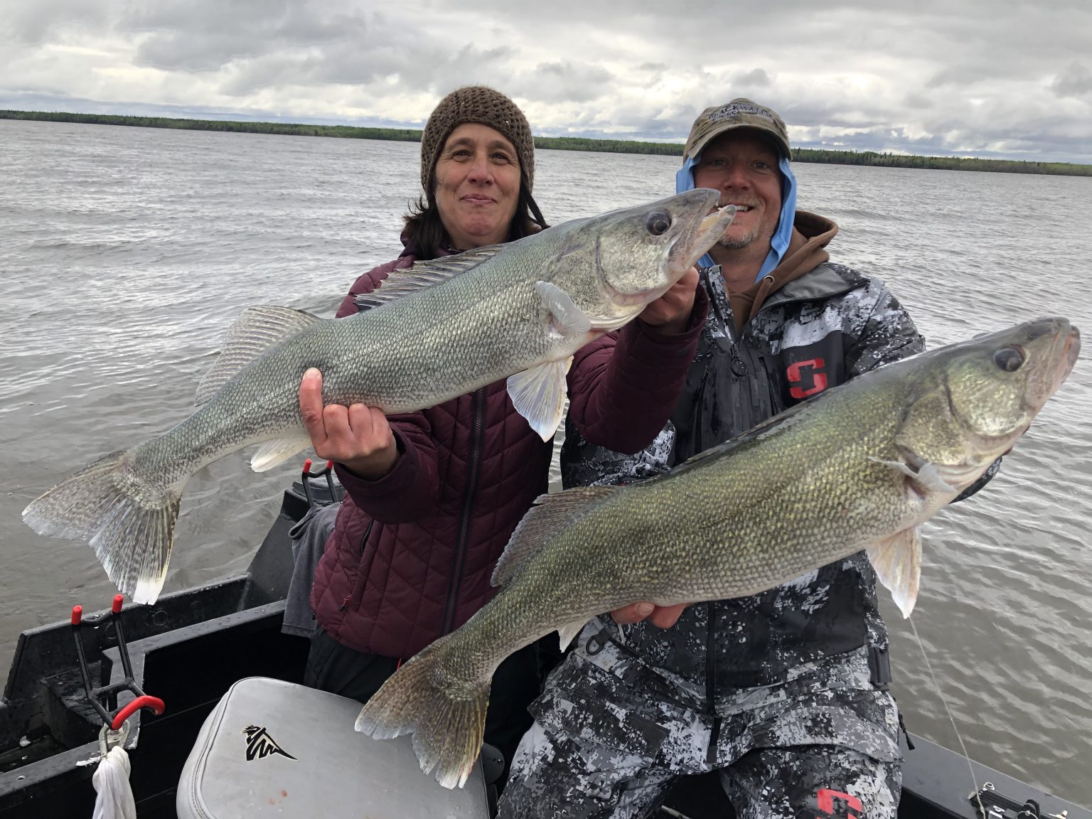 Lake Winnipeg walleye rates fishing with blackwater cats outfitter