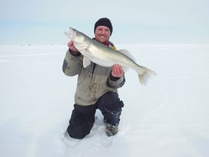 ice fishing lake winnipeg rates 2022