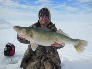 Lake Winnipeg Ice Fishing Packages with Blackwater cats Oufitter